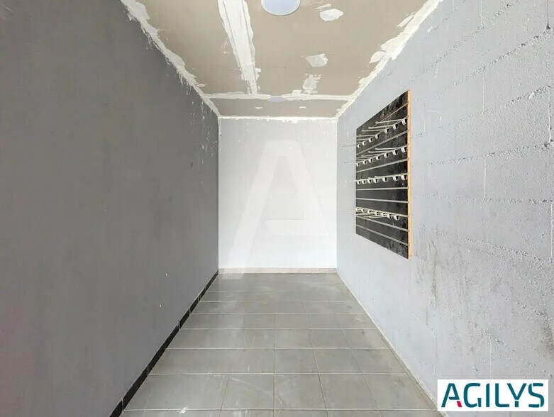 Local d’activités dans Linas à louer - Photo intérieure – Image 2 sur 10