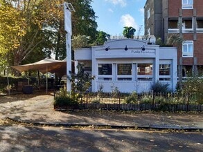 4 Ravenscroft St, Londres à louer Photo de l’immeuble– Image 1 sur 1