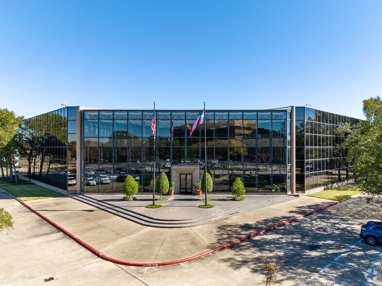 12621 Featherwood Dr, Houston, TX à louer - Photo de l’immeuble – Image 1 sur 20