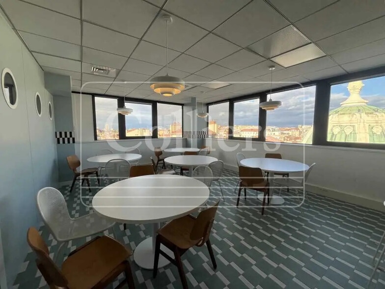 Bureau dans Marseille à louer - Photo de l’immeuble – Image 2 sur 5