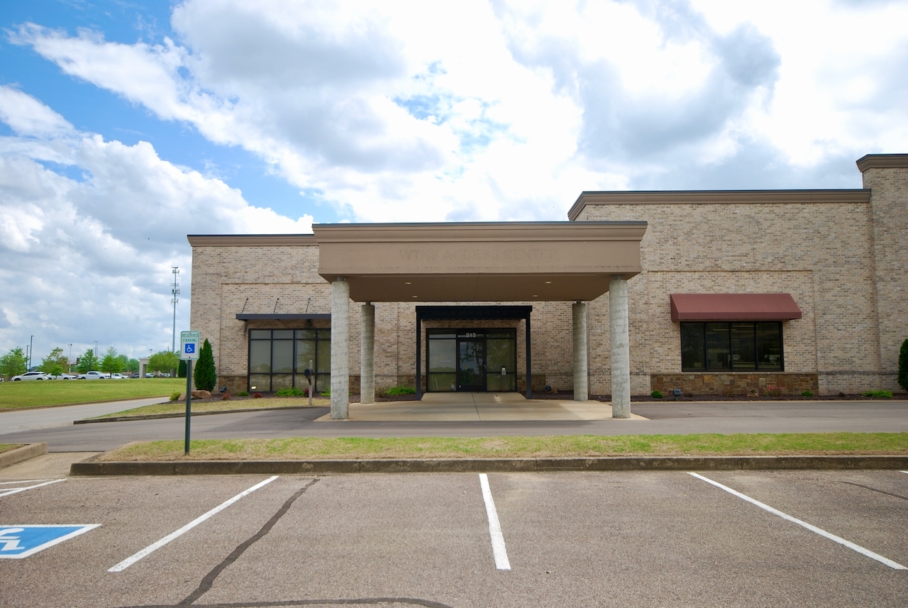 213-221 Sterling Farm Dr, Jackson, TN à louer Photo de l’immeuble– Image 1 sur 32