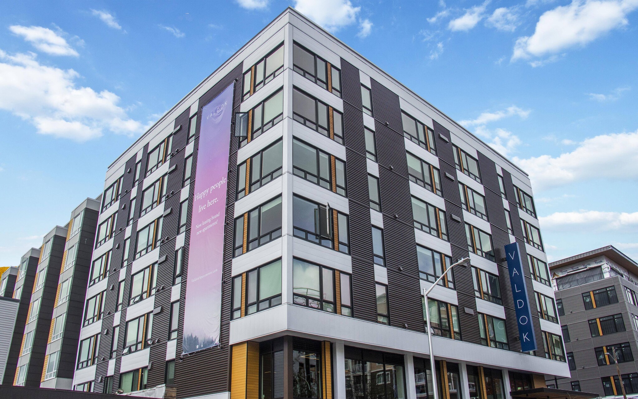 1701 NW 56th St, Seattle, WA à louer Photo de l’immeuble– Image 1 sur 5