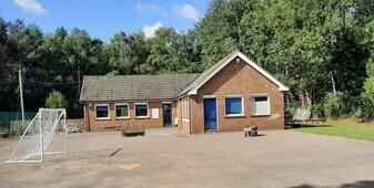 Wyke School Reception Building, School Lane, Normandy SRY - Immobilier d'entreprise