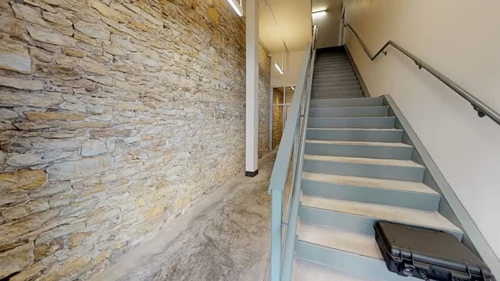 720 S Kansas Ave, Topeka, KS à louer - Vidéo sur l’annonce professionnelle – Image 2 sur 8