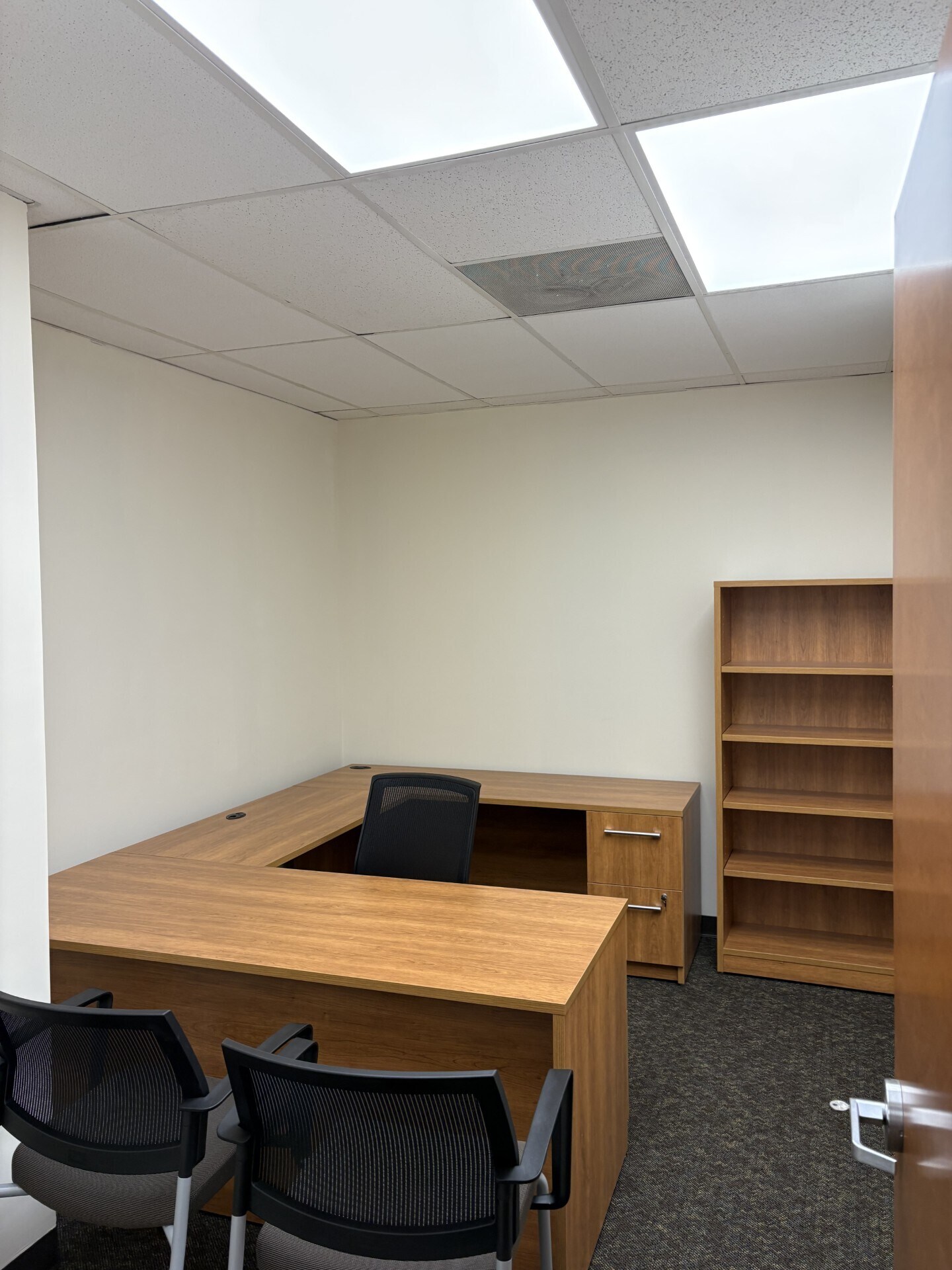 6800 Jericho Tpke, Syosset, NY à louer Photo intérieure– Image 1 sur 5