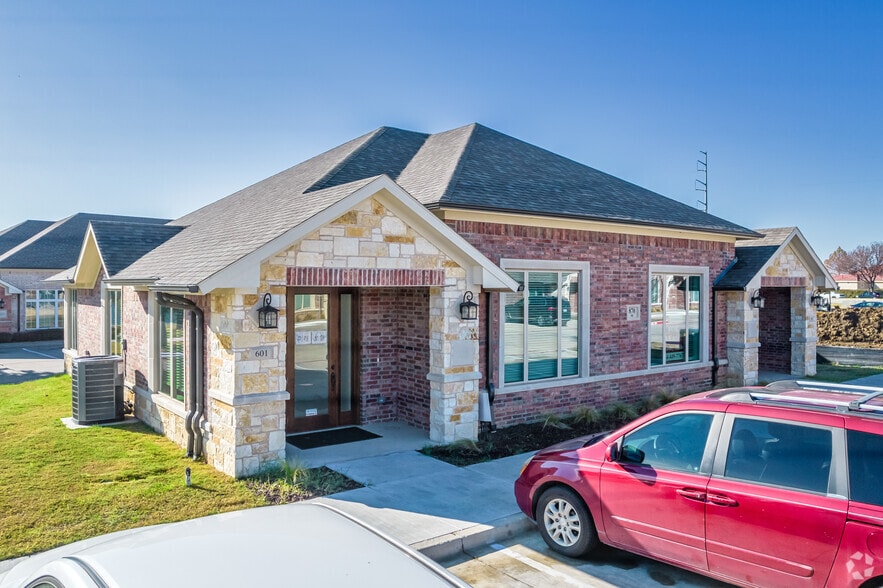 870 Hebron Pky, Lewisville, TX à vendre - Photo principale – Image 1 sur 4