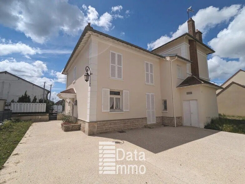 Bureau dans Marles-en-Brie à vendre - Photo de l’immeuble – Image 1 sur 9