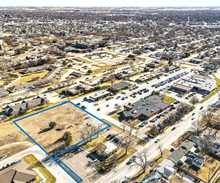 825 Custer Ave, Grand Island, NE à vendre - Photo de l’immeuble – Image 2 sur 19