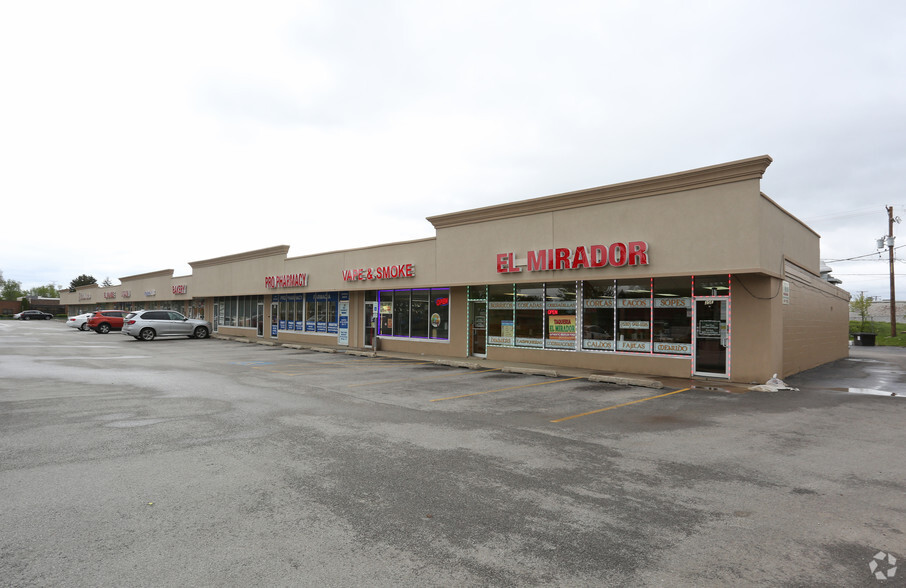 35-101 E Fullerton Ave, Addison, IL à louer - Photo principale – Image 2 sur 7