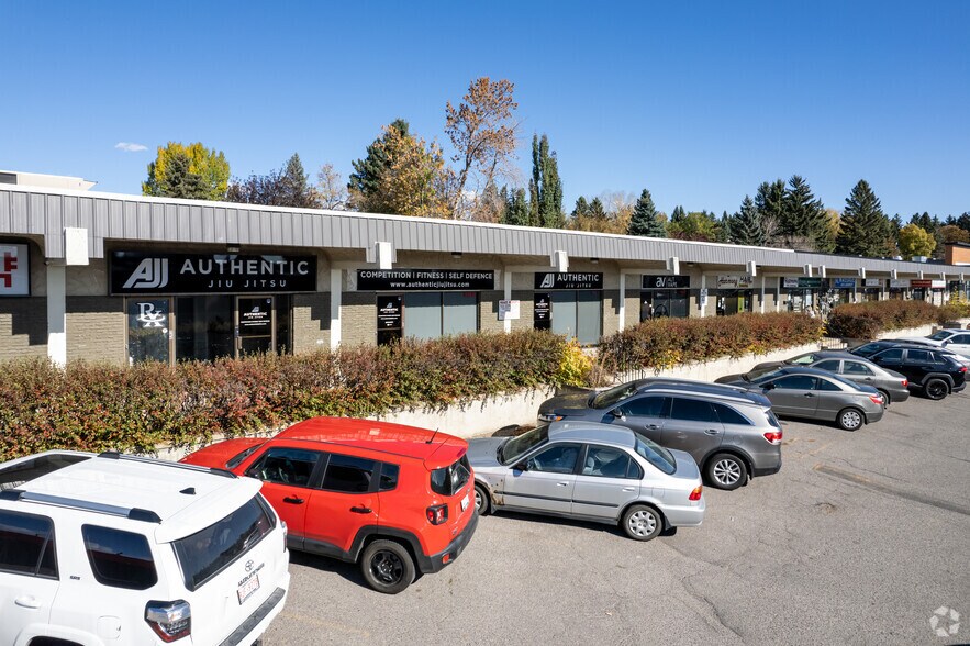 3616 52 Ave NW, Calgary, AB à louer - Photo principale – Image 1 sur 10