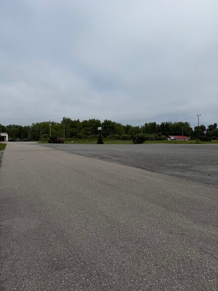 3389 W US Highway 10, Ludington, MI à louer - Photo de l’immeuble – Image 3 sur 7