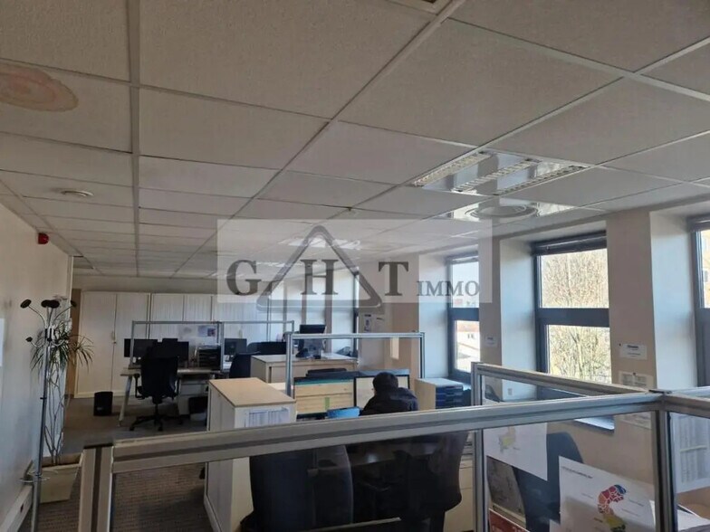 Bureau dans Ivry-sur-Seine à louer - Photo de l’immeuble – Image 1 sur 10