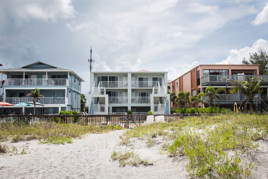 19306 Gulf Blvd, Indian Shores, FL à vendre - Photo de l’immeuble – Image 2 sur 7
