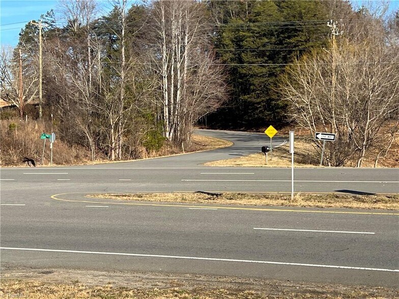 4432 W Pine St, Mount Airy, NC à vendre - Autre – Image 3 sur 4