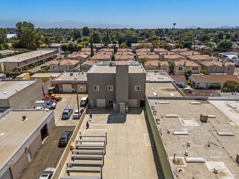 7018 1/2 Darby Ave, Reseda, CA à louer - Photo principale – Image 1 sur 16