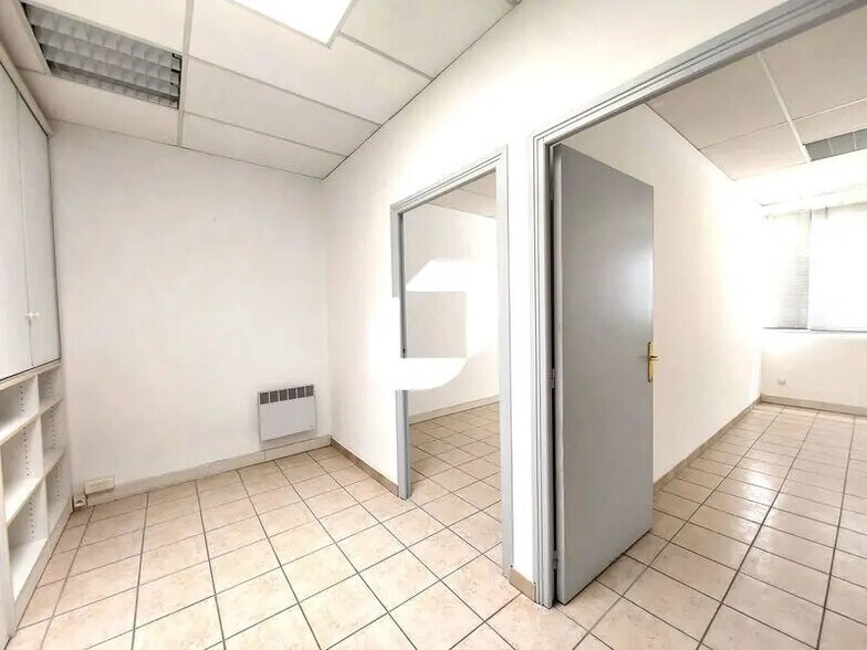 Bureau dans Vendargues à louer - Photo de l’immeuble – Image 3 sur 12