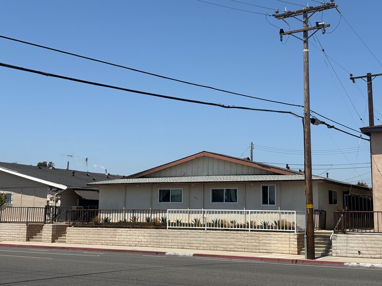 7731 Slater Ave, Huntington Beach, CA à vendre - Photo de l’immeuble – Image 3 sur 5
