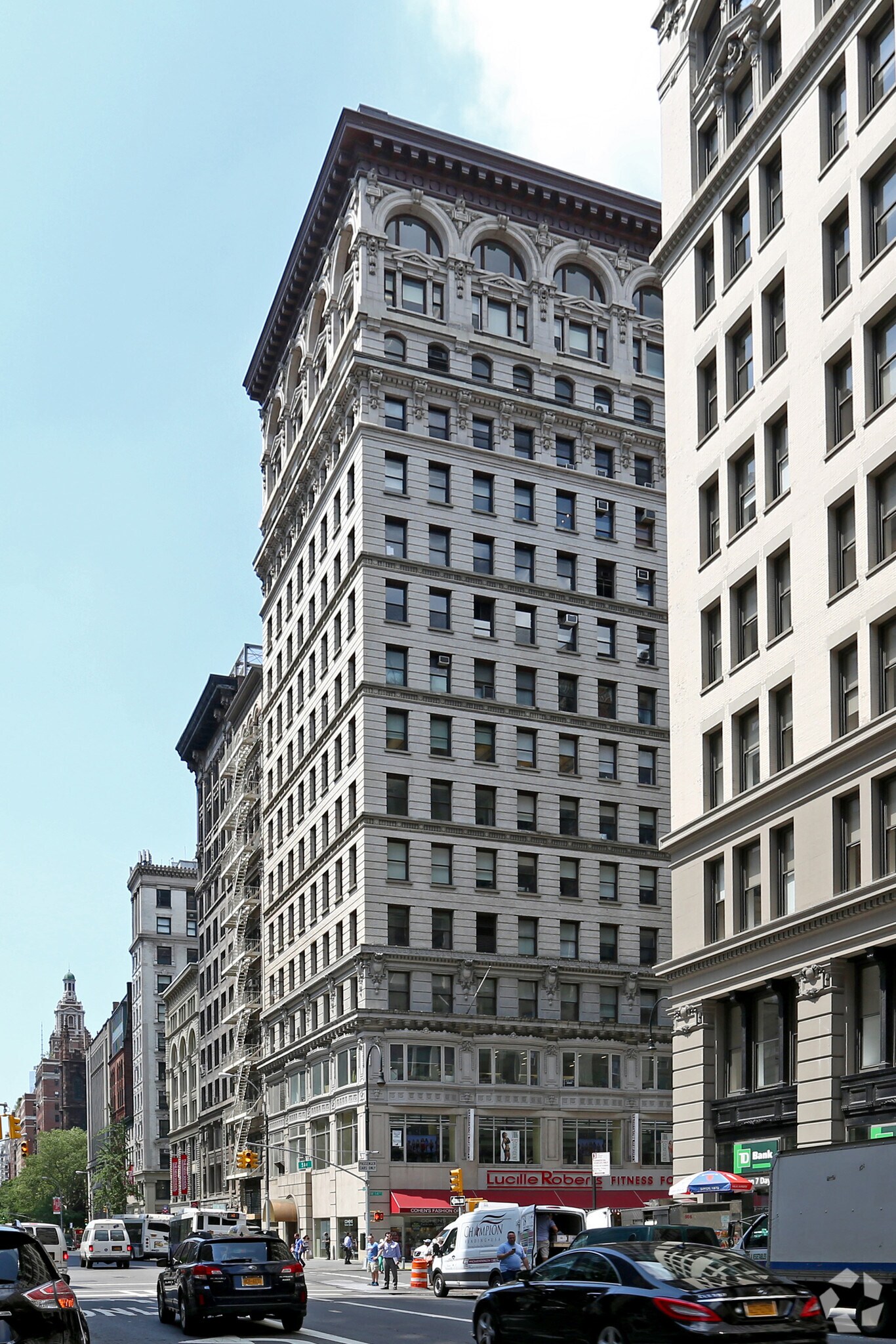 80 Fifth Ave, New York, NY à louer Photo de l’immeuble– Image 1 sur 5