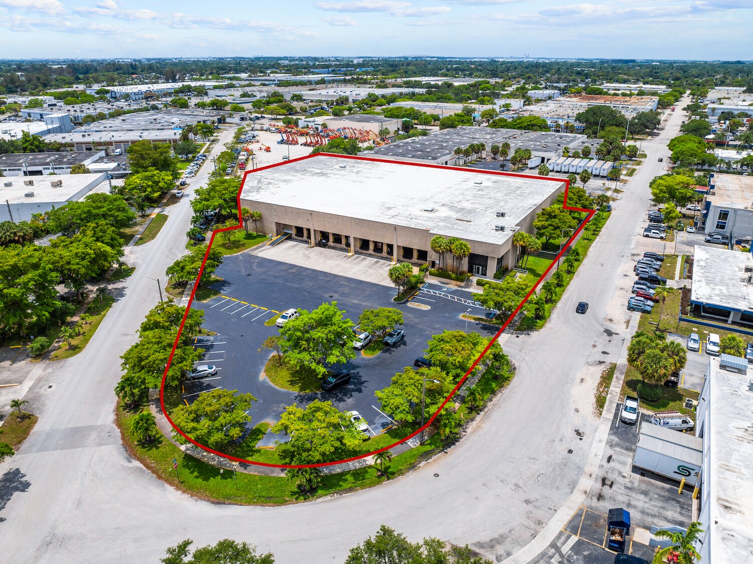 1120 NW 165th St, Miami, FL à louer Photo de l’immeuble– Image 1 sur 22