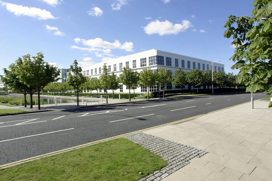 1 Lochside Av, Edinburgh à louer - Photo de l’immeuble – Image 2 sur 16