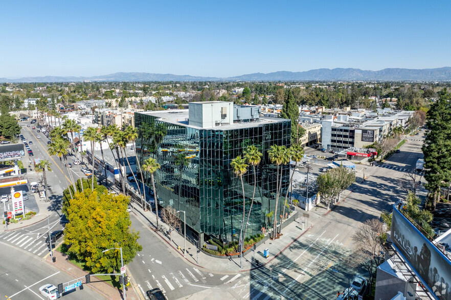 12001 Ventura Pl, Studio City, CA à louer - Photo de l’immeuble – Image 3 sur 8