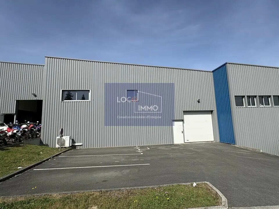 Local d’activités dans Yvrac à louer Photo de l’immeuble– Image 1 sur 12