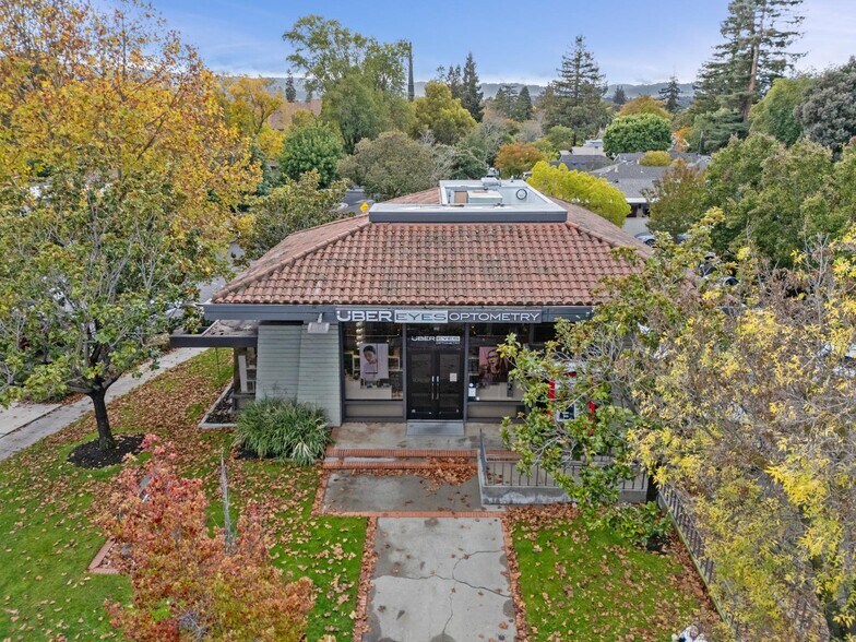 2750 Middlefield Rd, Palo Alto, CA à louer - Photo de l’immeuble – Image 3 sur 13