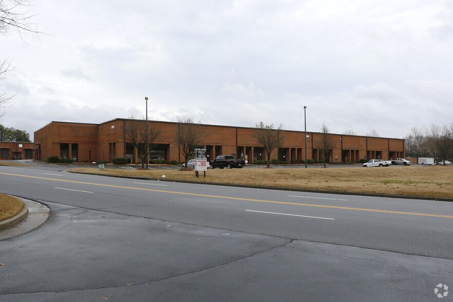 1300 Cobb International Dr, Kennesaw, GA à louer - Photo principale – Image 1 sur 6