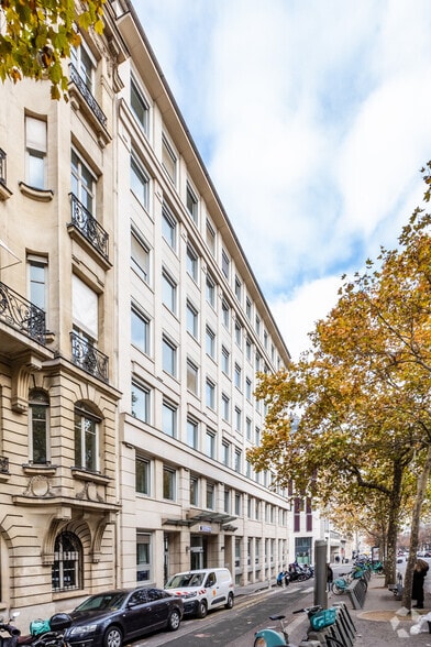 Avenue Hoche, Paris à louer - Photo de l’immeuble – Image 2 sur 3