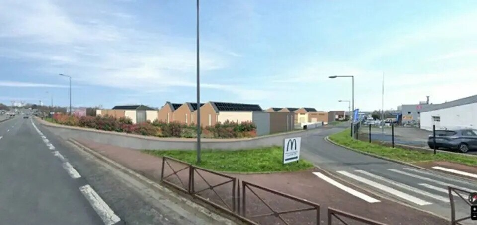 Local d’activités dans Cergy à louer - Photo de l’immeuble – Image 1 sur 2