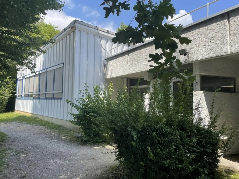 Local d’activités dans Meylan à louer - Photo de l’immeuble – Image 2 sur 2