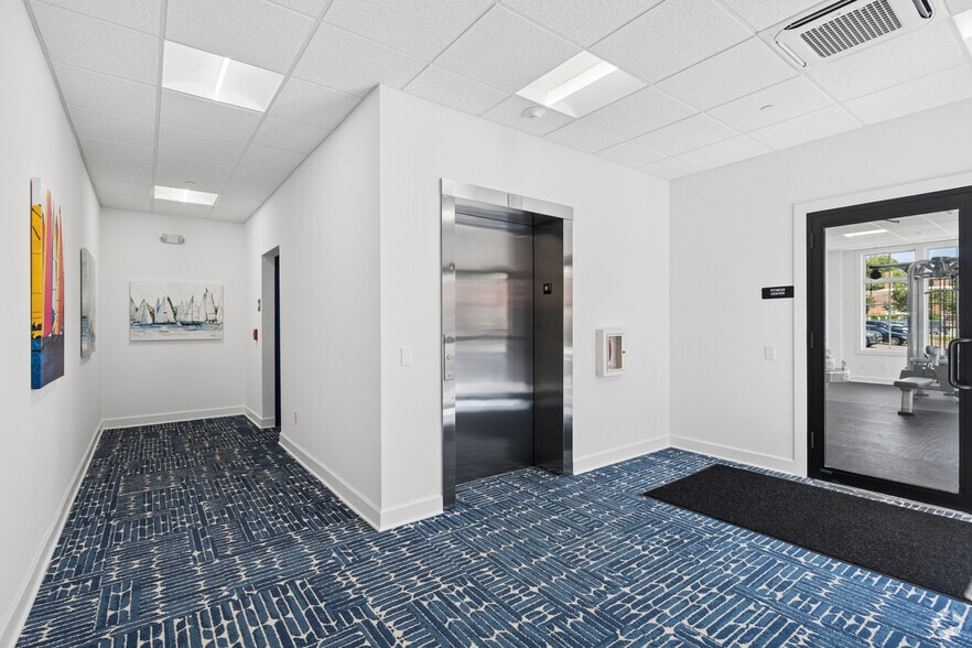 44 River St, Milford, CT à louer - Hall d’entrée – Image 2 sur 14