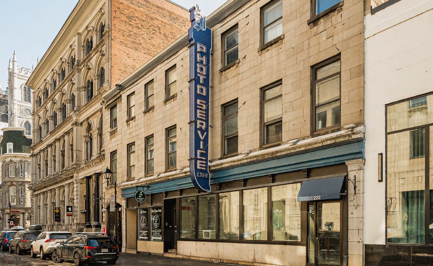 222 Rue Notre-Dame O, Montréal, QC à louer Photo principale– Image 1 sur 6