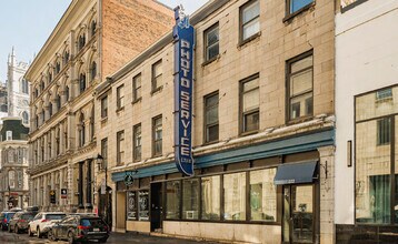 222 Rue Notre-Dame O, Montréal, QC à louer Photo de l’immeuble– Image 1 sur 5