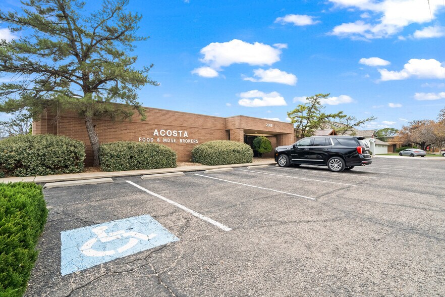 2509 74th St, Lubbock, TX à louer - Photo de l’immeuble – Image 2 sur 23