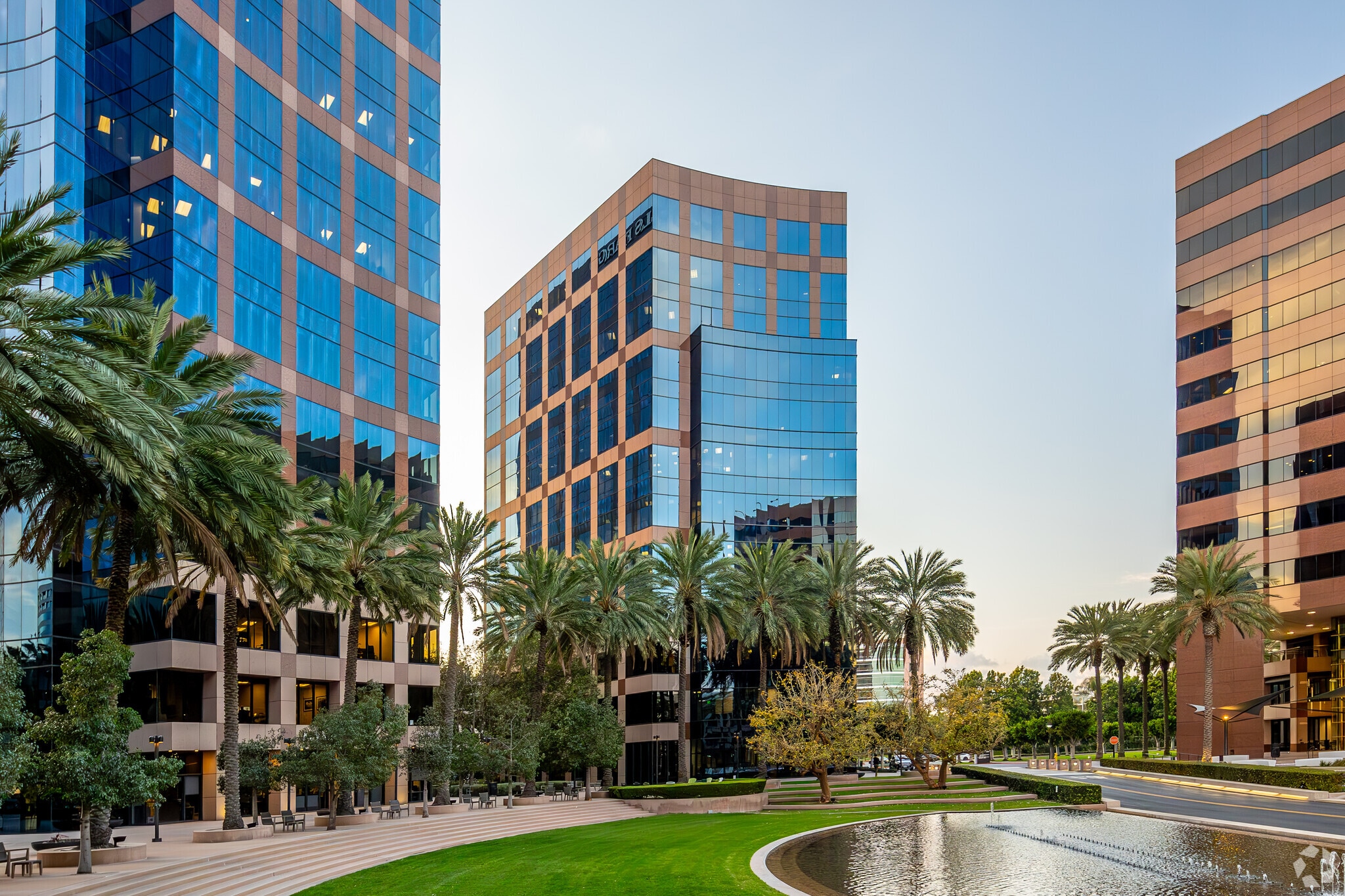 2020 Main St, Irvine, CA à louer Photo principale– Image 1 sur 5