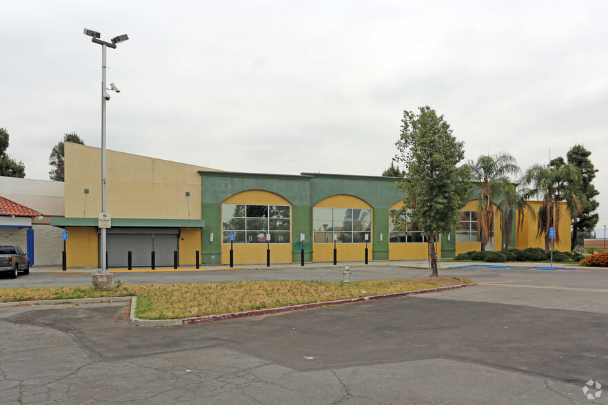 1631 E Highland Ave, San Bernardino, CA à vendre - Photo de l’immeuble – Image 1 sur 10