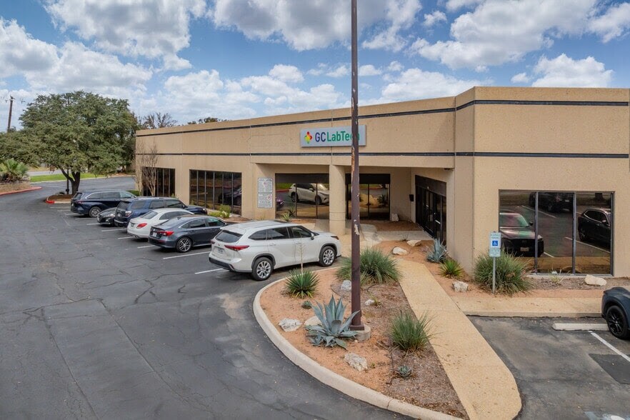 459-599 Spencer Ln, San Antonio, TX à louer - Photo de l’immeuble – Image 2 sur 11