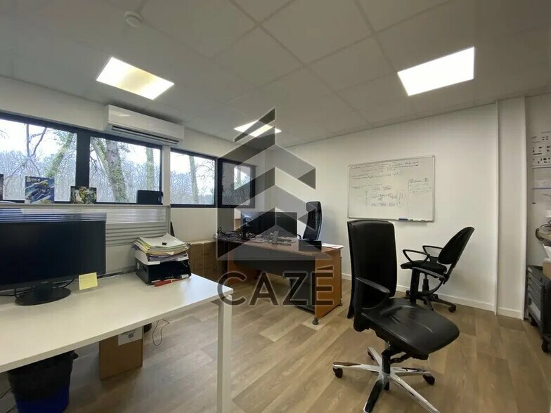 Bureau dans Saint-Jean-d'Illac à louer - Photo de l’immeuble – Image 1 sur 12