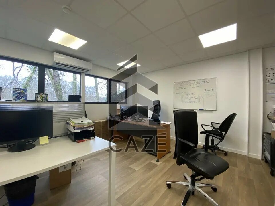 Bureau dans Saint-Jean-d'Illac à louer Photo de l’immeuble– Image 1 sur 13