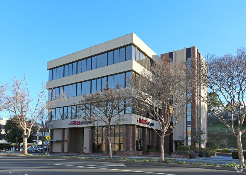 800 S Broadway, Walnut Creek, CA à louer - Photo de l’immeuble – Image 1 sur 6