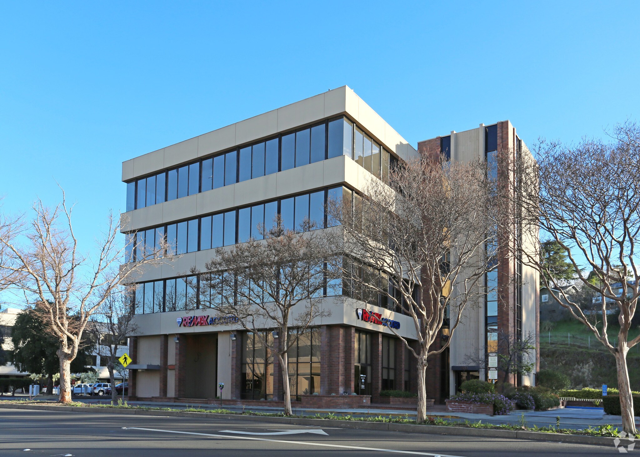 800 S Broadway, Walnut Creek, CA à louer Photo de l’immeuble– Image 1 sur 7