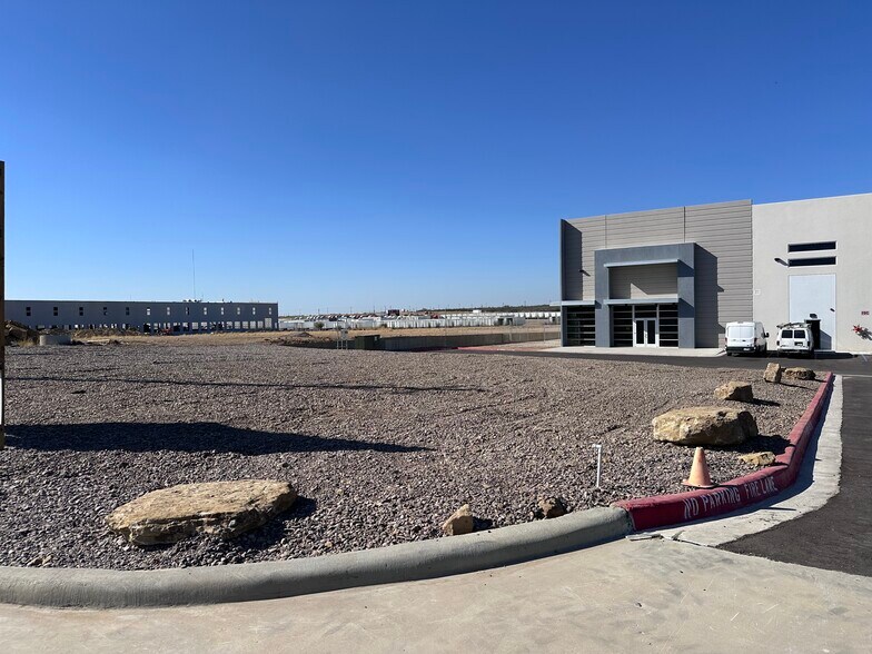 19926 Kraus Lp, Laredo, TX à vendre - Photo de l’immeuble – Image 2 sur 53