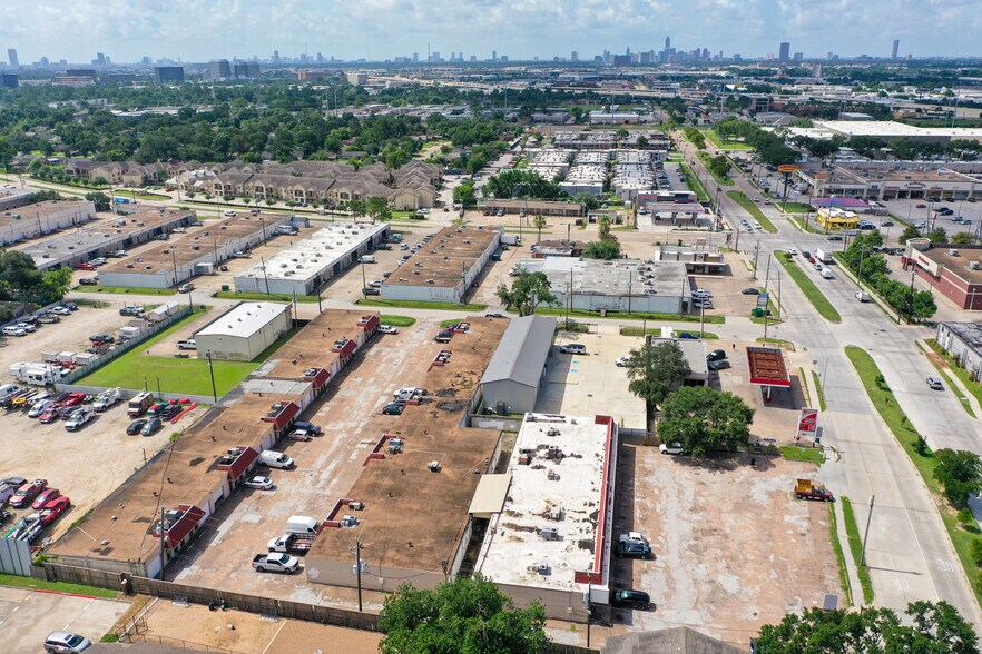 +120,598 SF MULTI-TENANT INDUSTRIAL portefeuille de 4 biens à vendre sur LoopNet.fr - Photo de l’immeuble – Image 3 sur 14