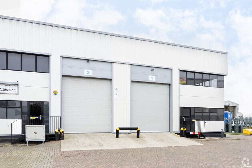 Neptune Clos, Rochester à louer - Photo de l’immeuble – Image 2 sur 4