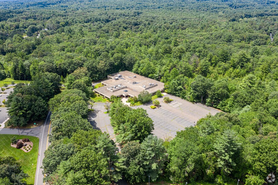 135 Darling Dr, Avon, CT à vendre - Aérien – Image 3 sur 6