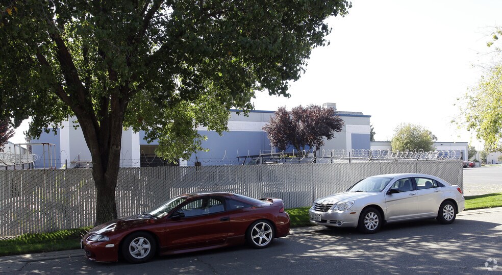 1230 Harter Ave, Woodland, CA à louer - Photo de l’immeuble – Image 3 sur 9