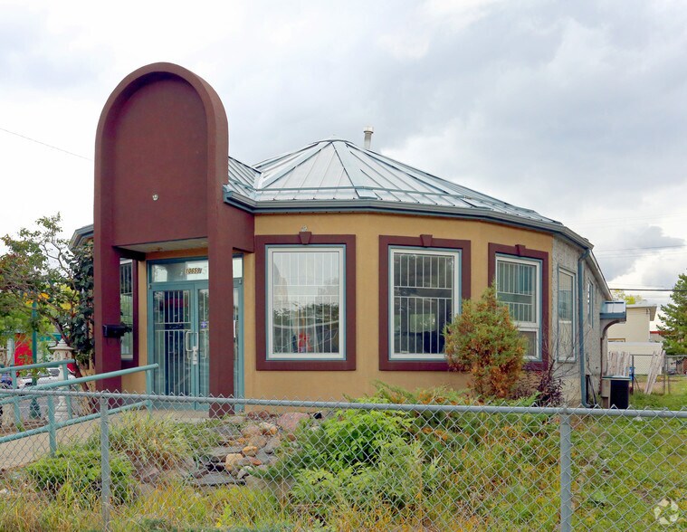 10659 103 St NW, Edmonton, AB à louer - Photo de l’immeuble – Image 2 sur 5
