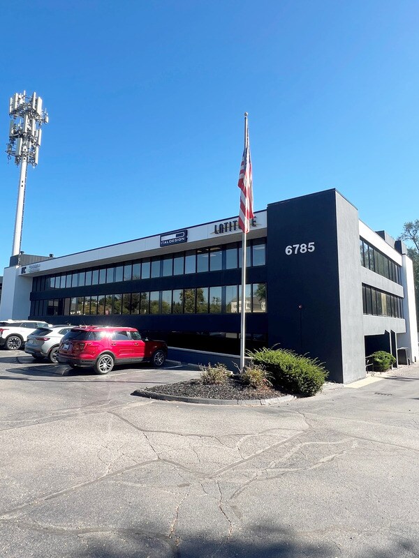 6785 Telegraph Rd, Bloomfield Hills, MI à louer Photo de l’immeuble– Image 1 sur 11