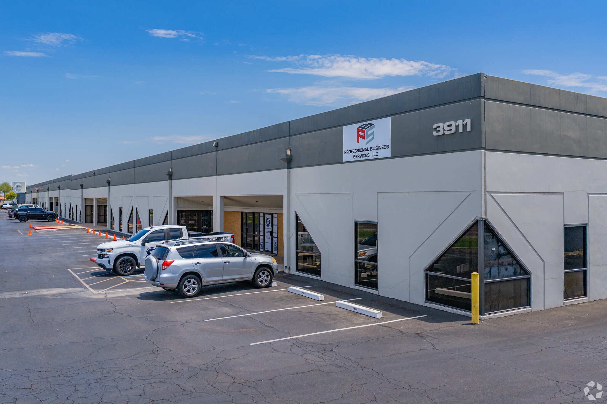 3901-3911 W Van Buren St, Phoenix, AZ à louer Photo principale– Image 1 sur 6